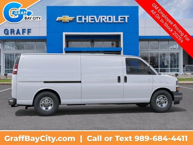 2025 Chevrolet Express Cargo 3500 WT