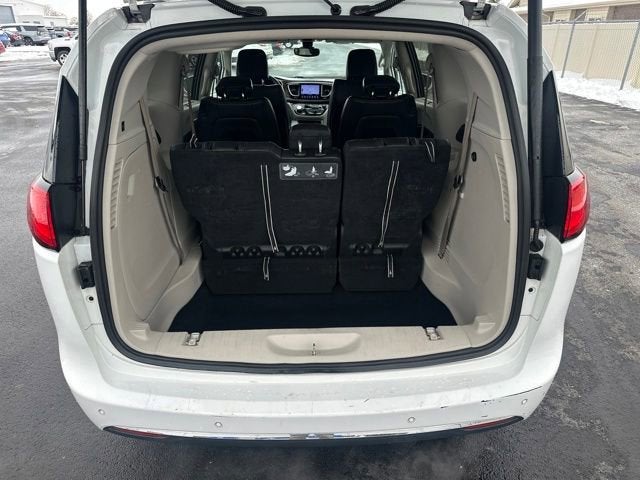 2017 Chrysler Pacifica Touring-L